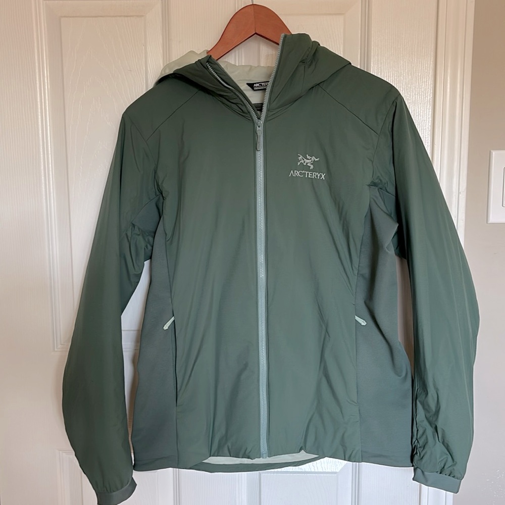 Arc’teryx Atom LT Hoody - women’s medium - like new